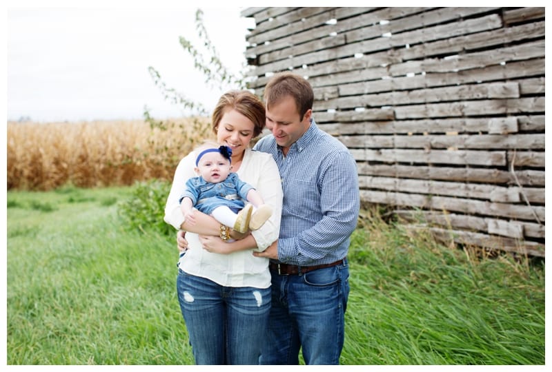 A Country Road Family Session in Champaign, IL Photos by Ebby L Photography