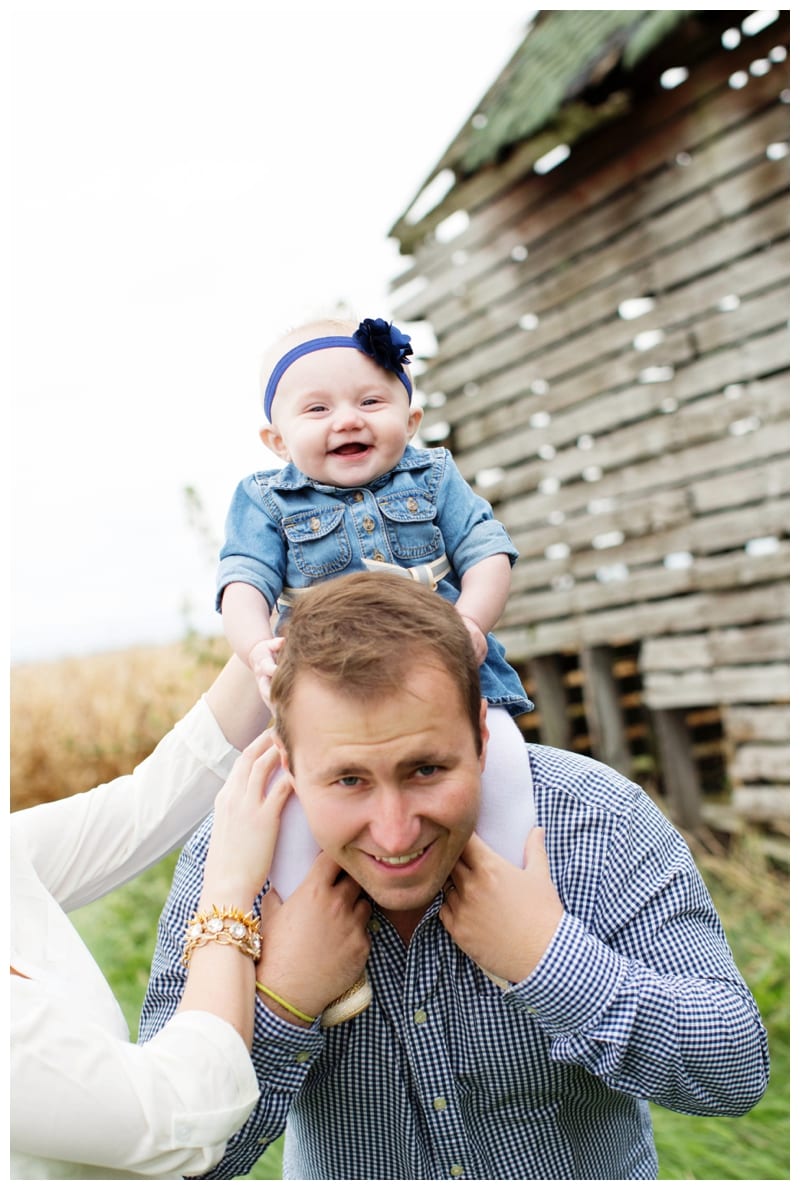 A Country Road Family Session in Champaign, IL Photos by Ebby L Photography