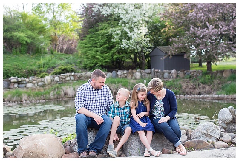 Cute Family Photos with Dogs Central IL by Ebby L Photography Photos_1046