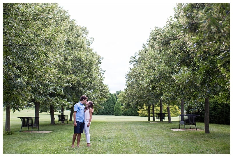 Kissing engagement pics