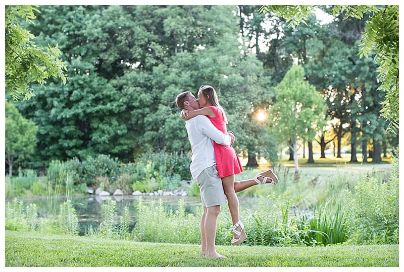 kissing engagement photos