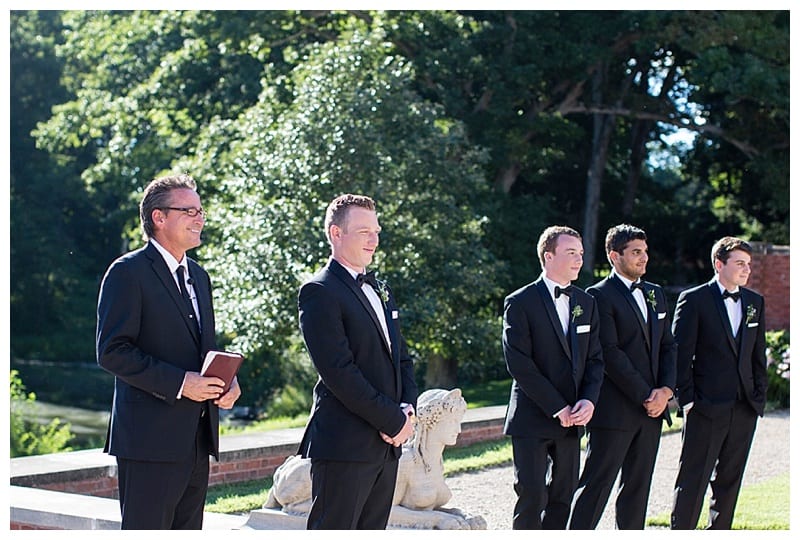 groom seeing bride walk down aisle