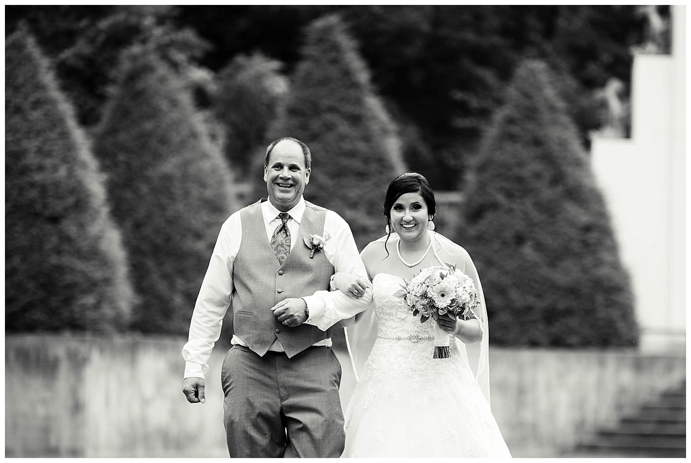 black and white wedding pics