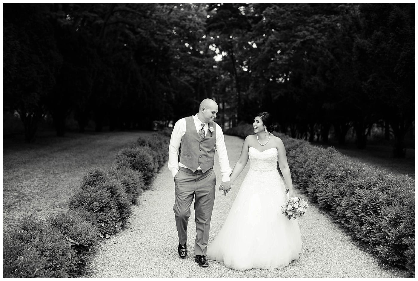 candid bride and groom pictures