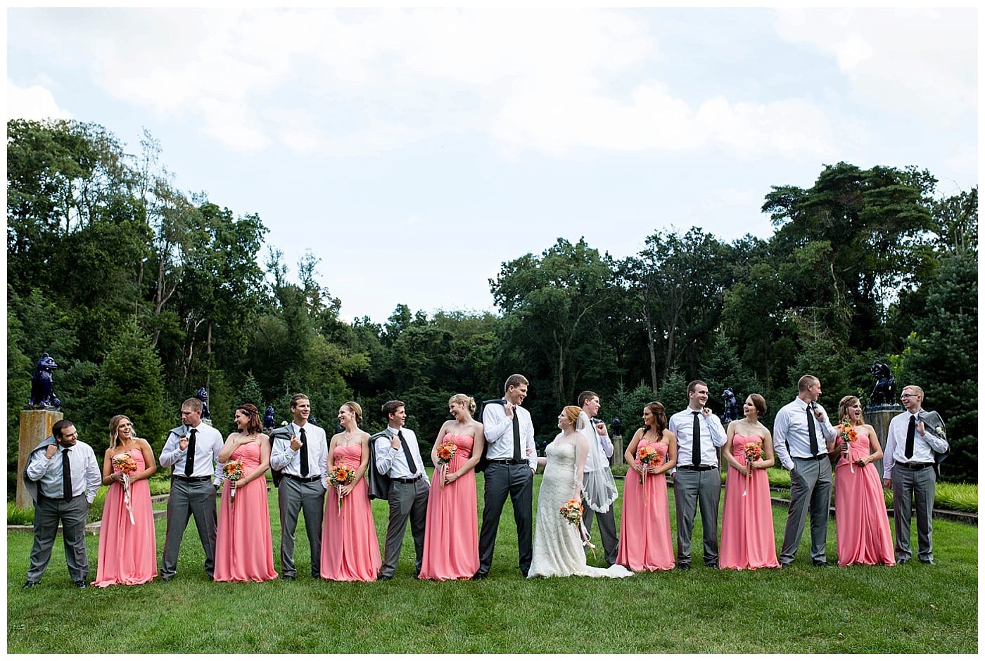 outdoor bridal party pics