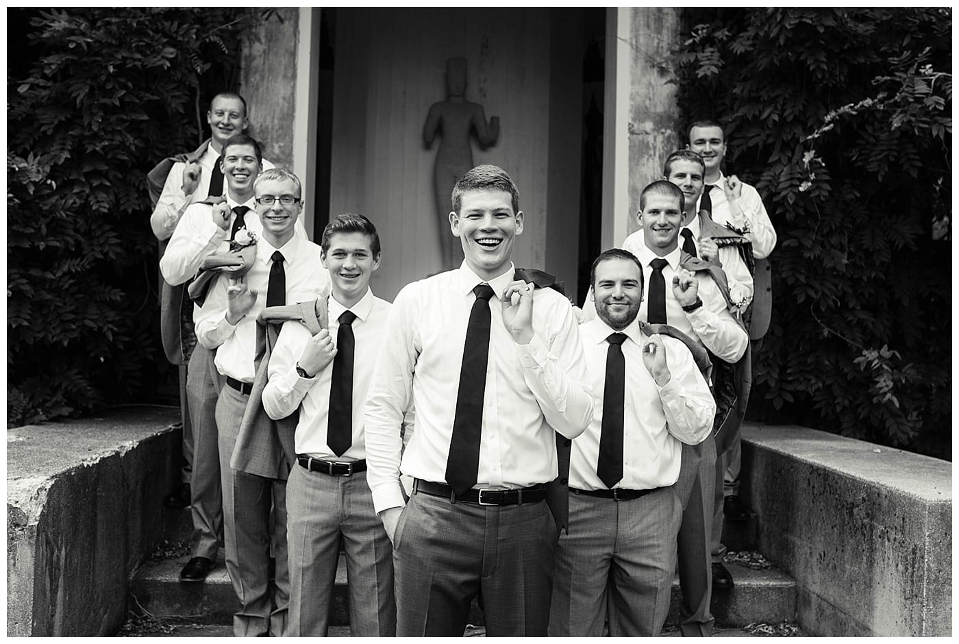 groomsmen photos