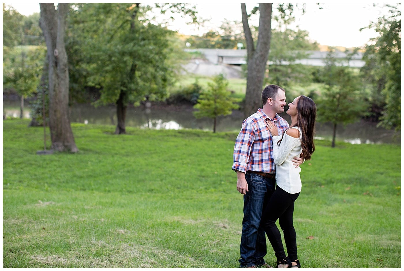 fall engagement pic outfits