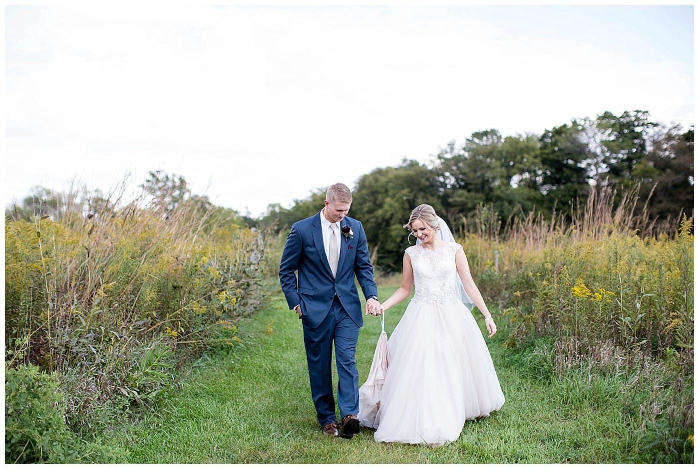 outdoor wedding photos