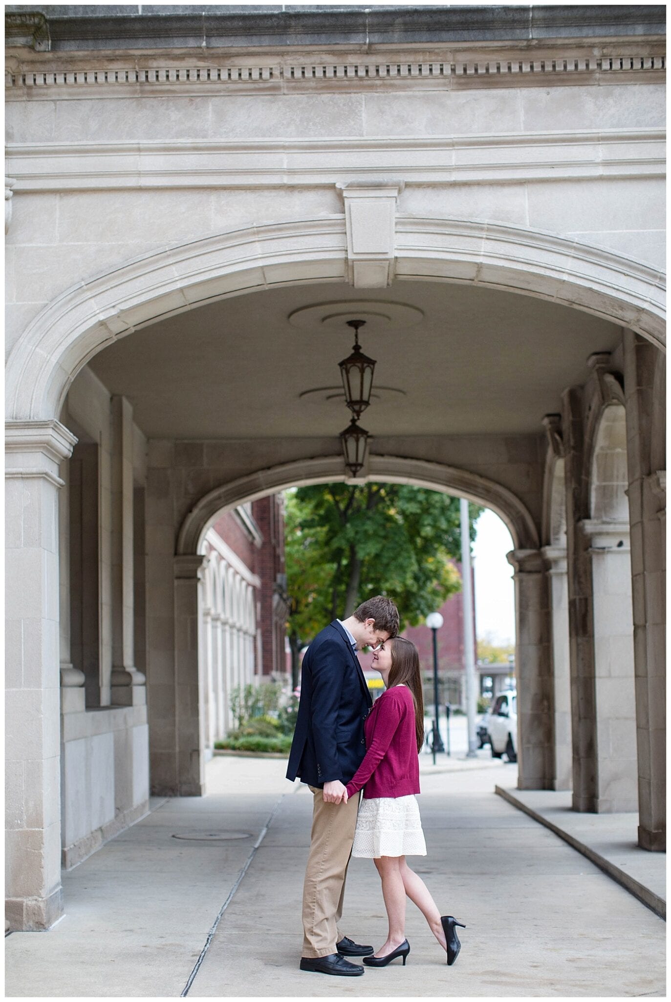 downtown-champaign-illinois-engagement-photos_3138